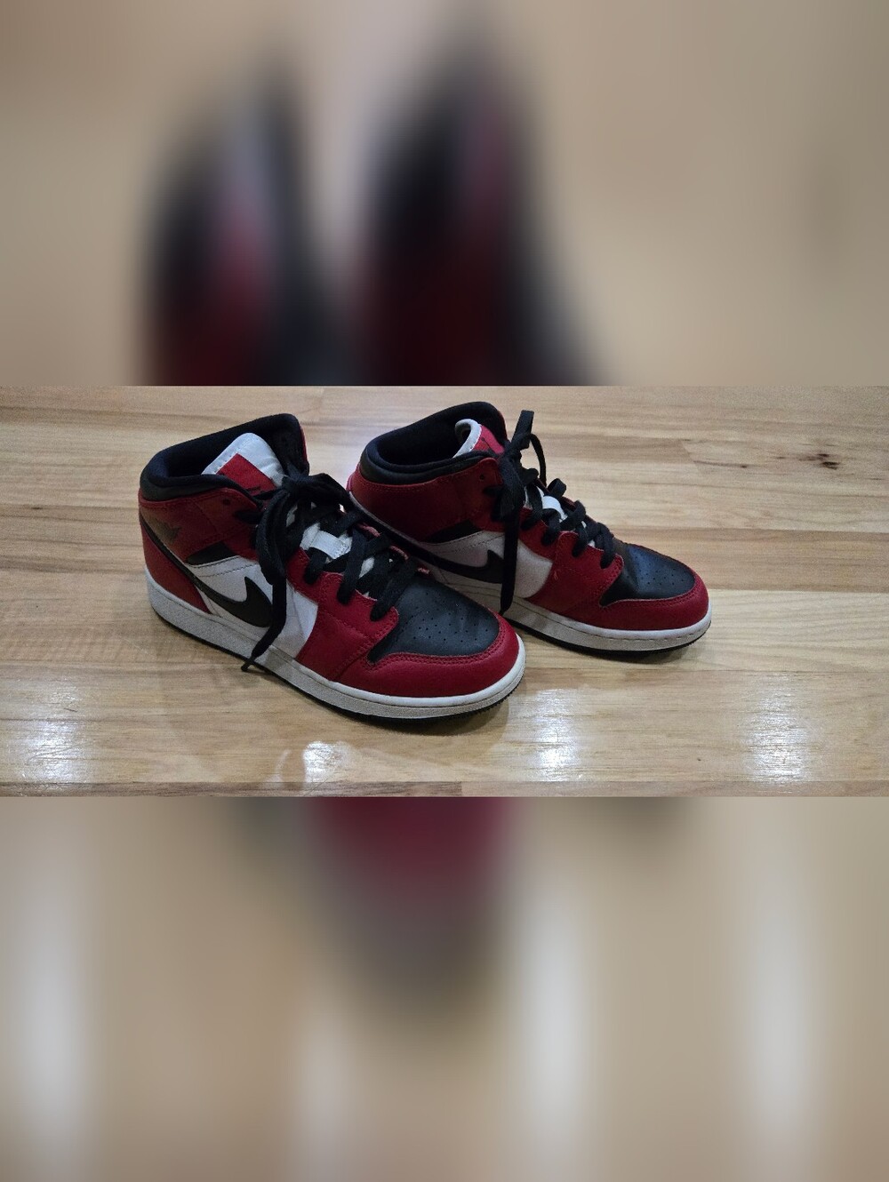 Jordan 1 Mid Chicago Black Toe High-Top Sneakers US 5.5
